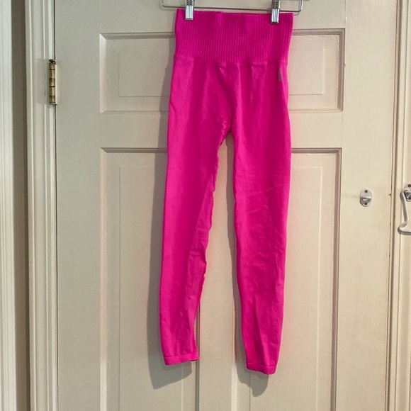 Free People Movement xs/s women’s good karma leggings in hot pink! - Picture 1 of 4